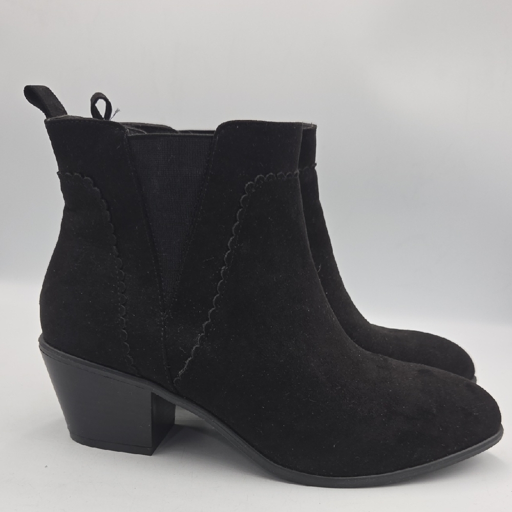 Torrid Scalloped Edge Chelsea Black Bootie